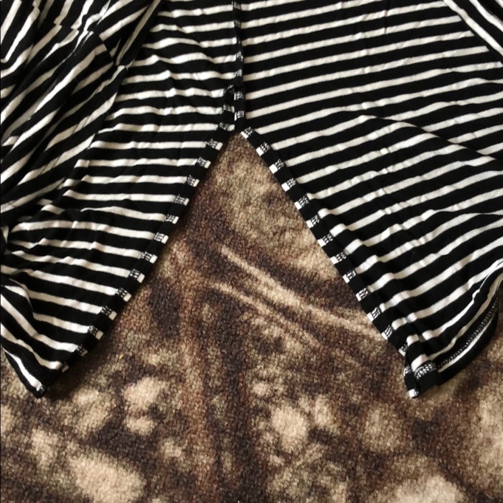 Women’s split back top